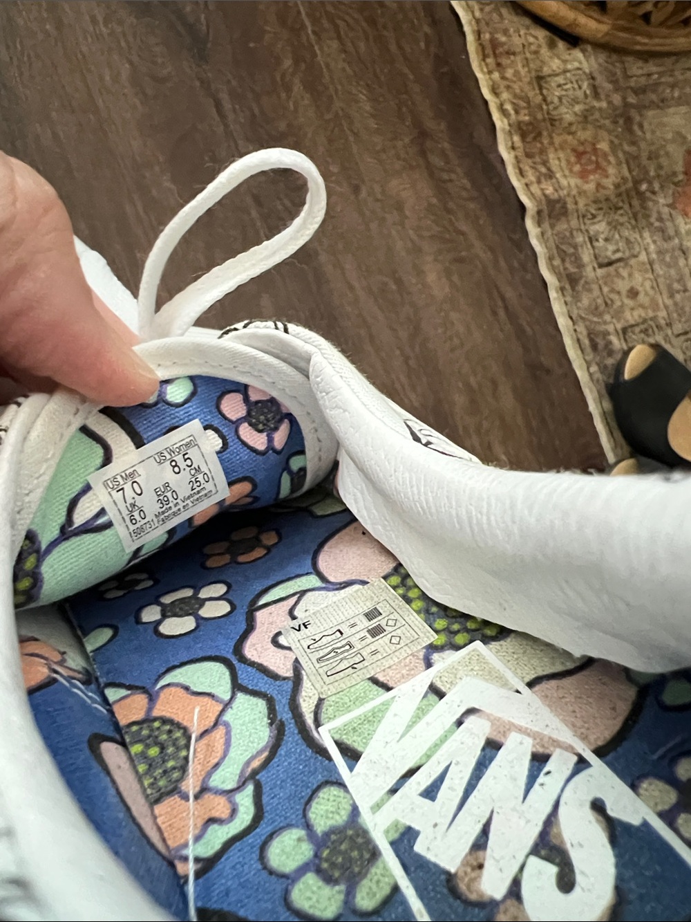 Vans Era U White Floral Canvas Lace-Up Sneakers - Picture 8 of 8